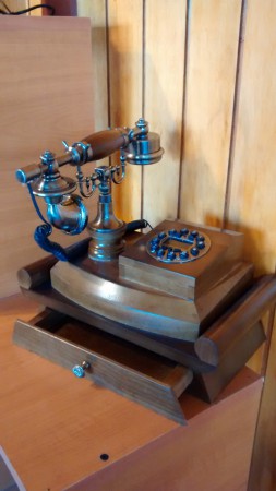 TELEFONO DE MADERA CON CAJON